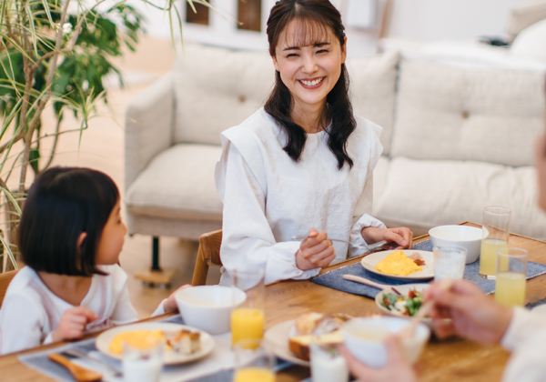家族の食事風景