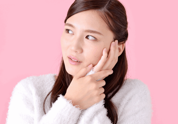 親知らずが痛む女性